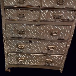 Chest Of Drawers / Dresser