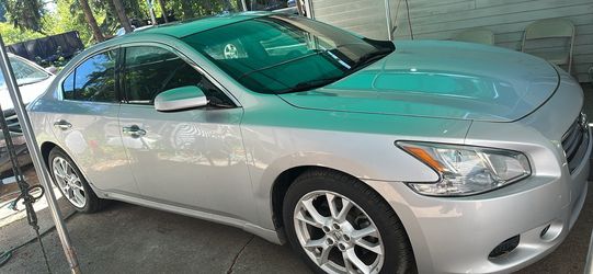 Nissan maxima
