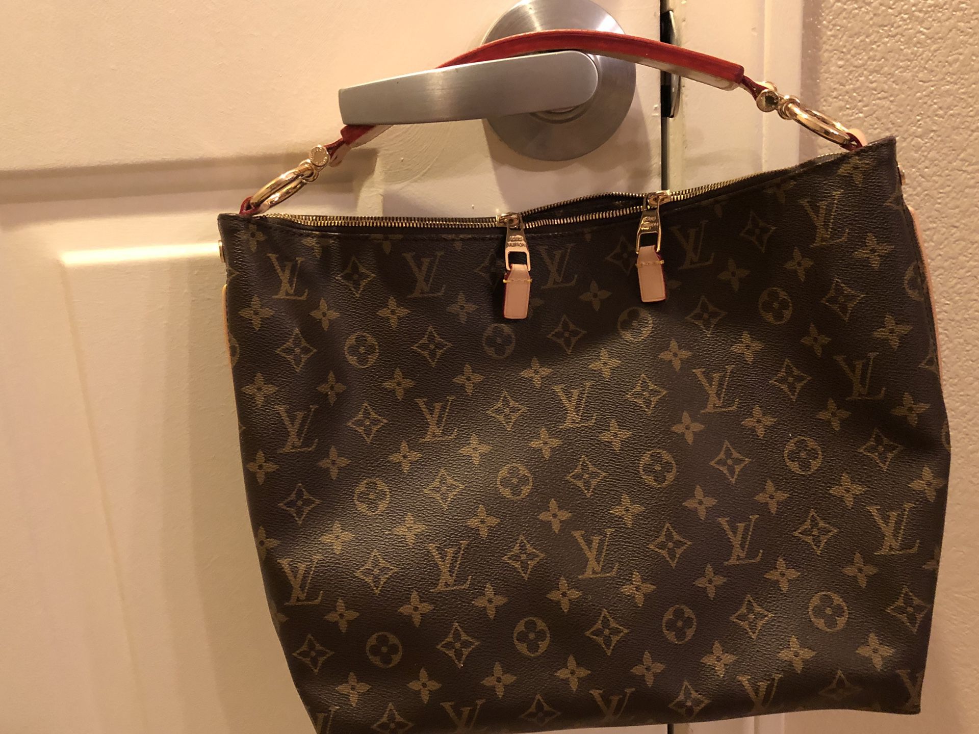 LOUIS VUITTON Sully MM Bag for Sale in Irvine, CA - OfferUp