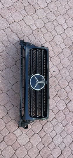 2019–2025 Mercedes-Benz G550 OEM Front Grille – Black (Factory Original)