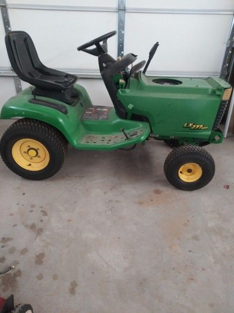 John Deere Riding Mower With Mowing Deck