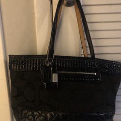 Coach Tote Black Signature. 