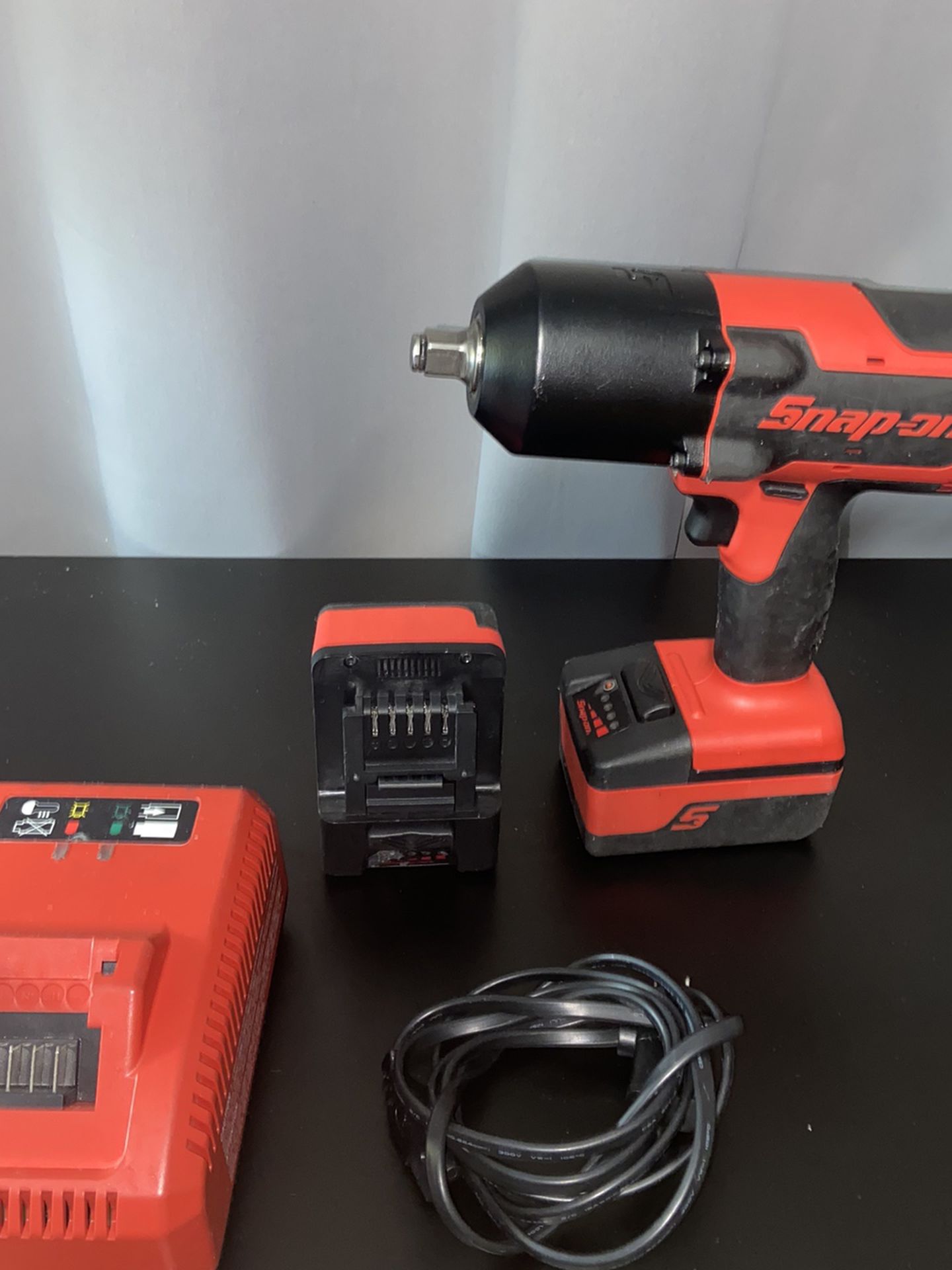 Snap On Impact Wrench 13mm With Extra Battery And Charger