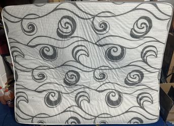 Free Queen Short Mattress