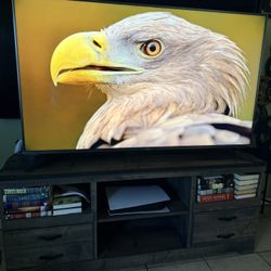 TCL 65 PULGADAS CLASS 6-SERIES 4K UHD DOLBY VISION HDR ROKU SMART TV - 65R615