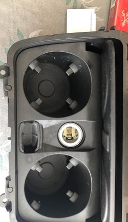 Front cup holder