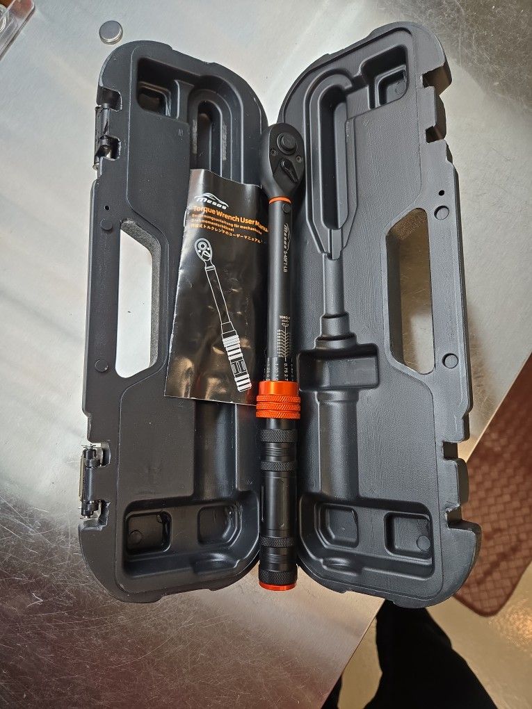 New 3/8 drive Torque Wrench With Case