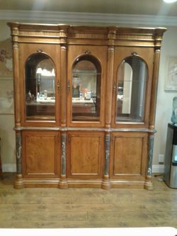 GORGEOUS CHINA CABINET