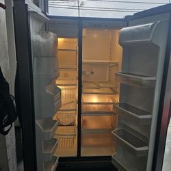 !!PERFECT CONDITIONS!! Water Dispenser!!! Ice Maker "refrigerator" stainless steel side-by-side