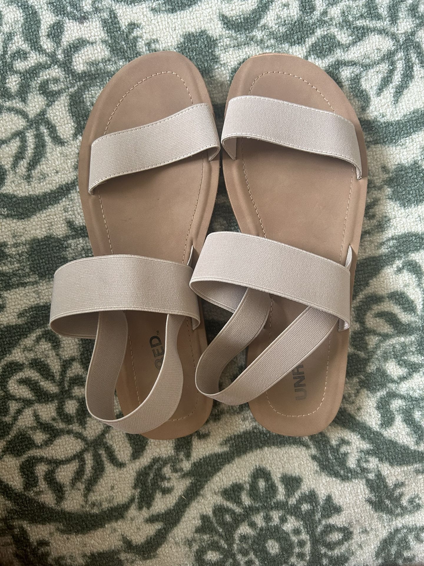 Beige Sandals With Elastic Stretchy Back