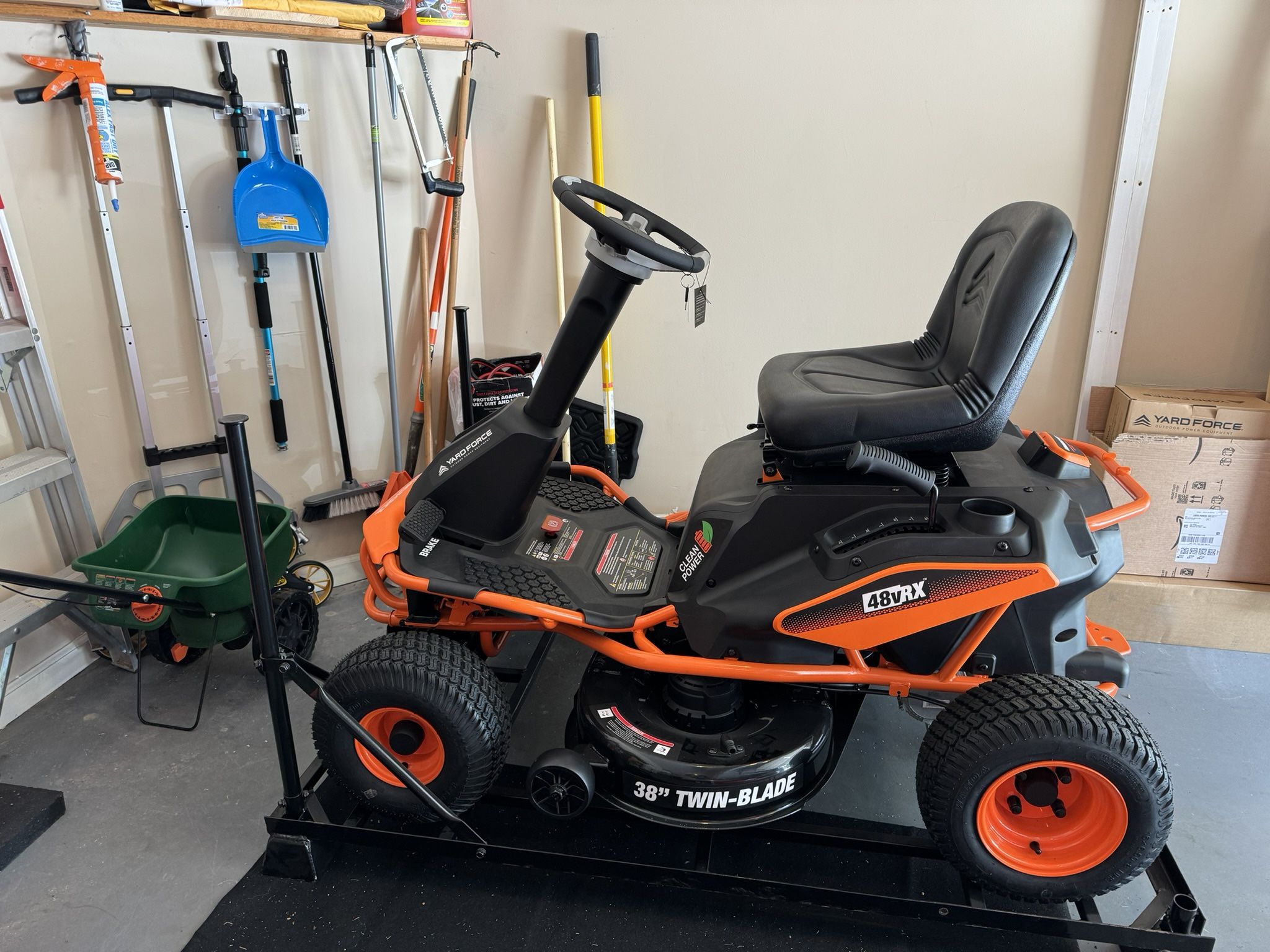 Brand New Battery Power Yardforce Riding Mower 1670 OBO