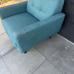 Green turquoise accents chair like new