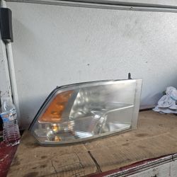 2009 2018 Dodge Ram1500 Right Side Oem Headlight 