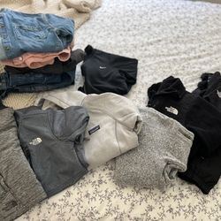 Women’s 12 Piece Clothing bundle. Patagonia/North face/Nike/Hollister/Old Navy/Forever 21/ Levi’s. Sizes XS & Small