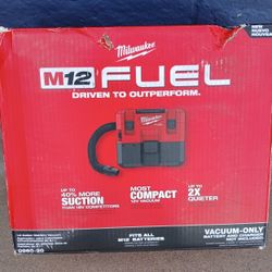 VACUUM MILWAUKEE M12 TOOL ONLY 