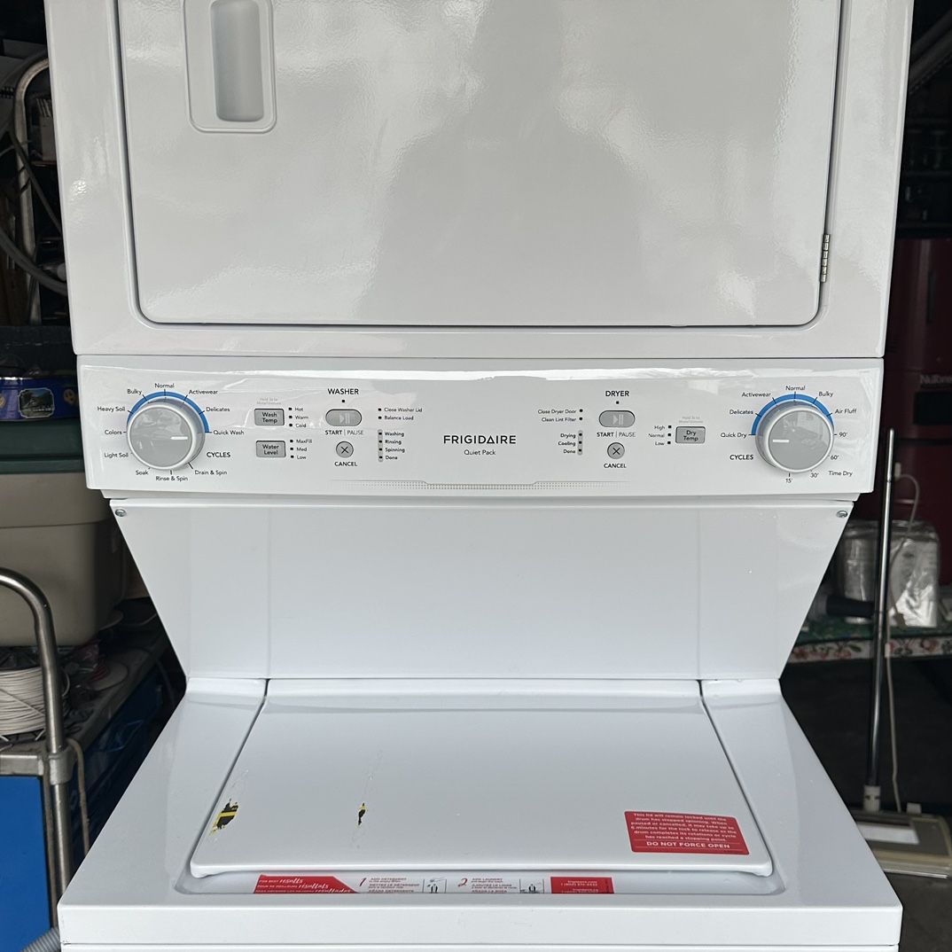 White Electric Washer/Dryer Laundry Center