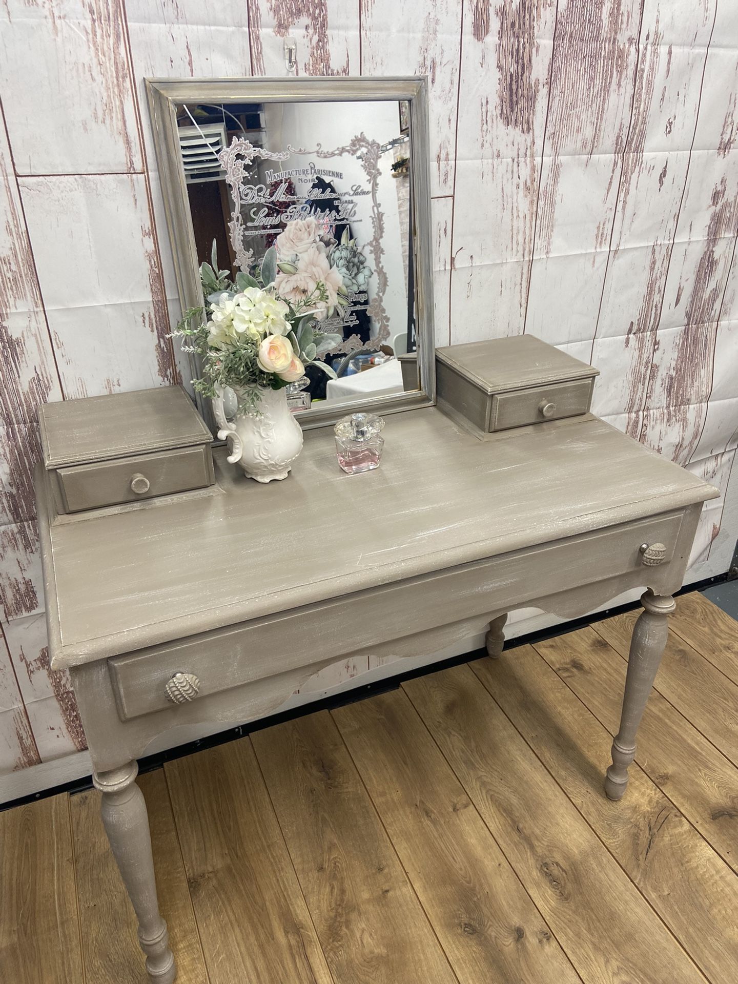 Vintage Vanity With mirror 