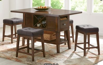 Walstead Place Counter Height Dining Table + 4 Stools ( Retail $800+)