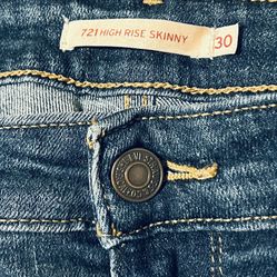 Woman Levis Pant Size 30
