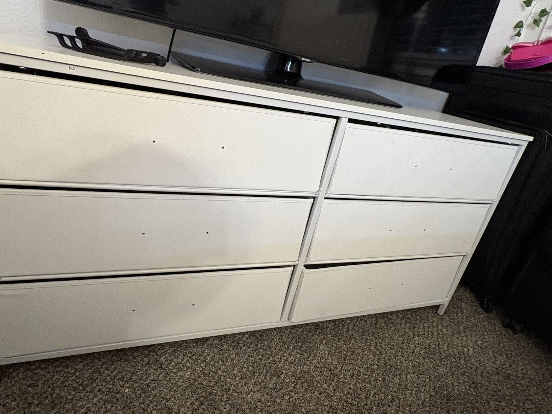 6-Drawer Dresser – Like New