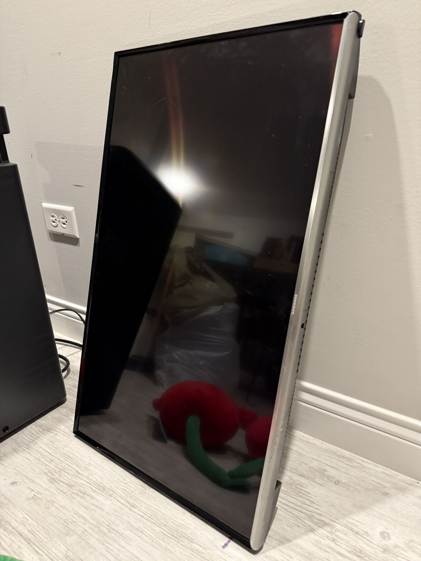Samsung 32inch And Wall Mount