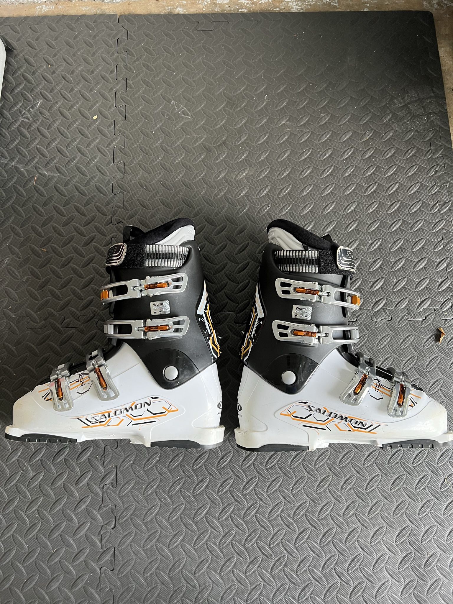 Salomon Men’s Ski Boots Size 28.5 (fits ~10.5 Shoe)