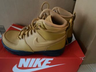 Nike Manoa LTR Big kid boots.