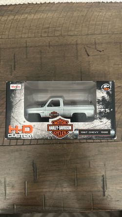 Maisto H-D Custom 1987 Chevy 1500 Die-Cast Truck