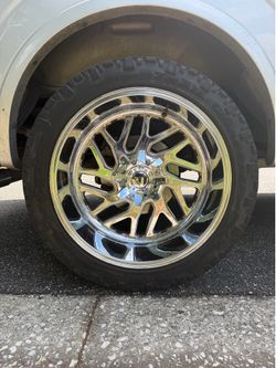 22x12 Chrome rims