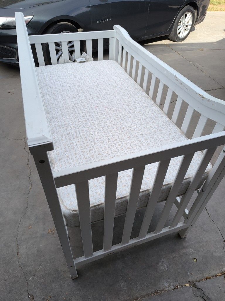 Baby Crib With Mattress