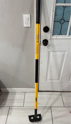 DEWALT 53 in. Fiberglass Handle Mortar Hoe