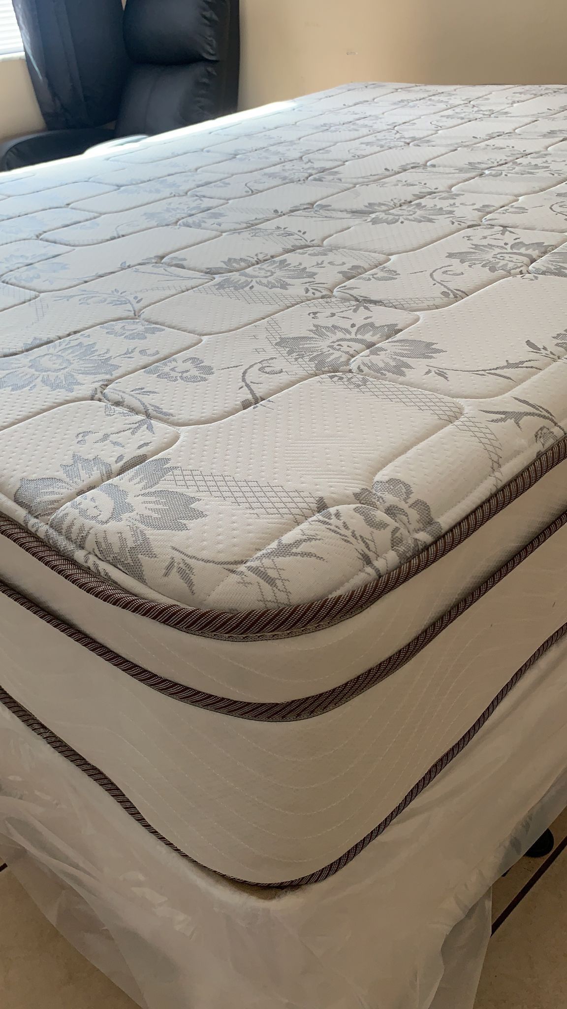 New Queen  Mattress And Box Spring 2pc 