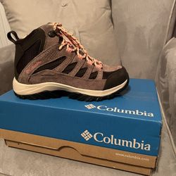 Columbia Women’s Boots 5