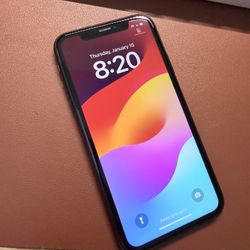 Unlocked iPhone XR 128GB in Black 