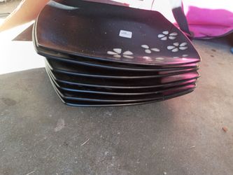 Dinner plates black with flowers