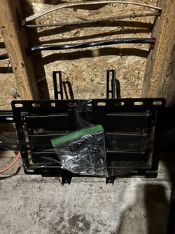 TV Wall Mount , Slightly Used Up To 65”