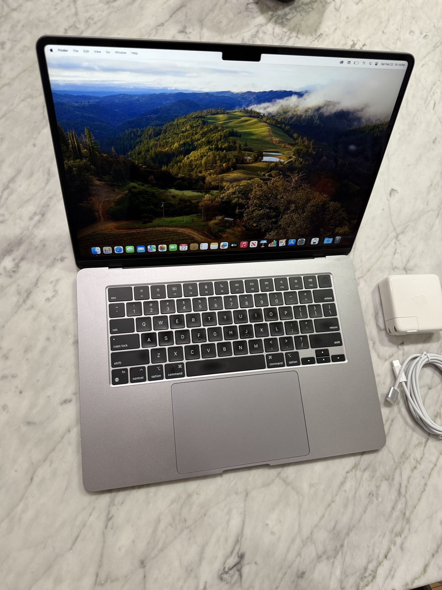 MacBook Air 15” M2 8GB 256GB like new with unlimited software