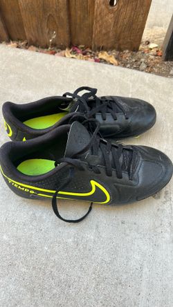 Kids soccer cleats