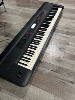 Korg kross 1 Piano 88-Key Keyboard