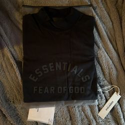 Essentials Tee 🔥