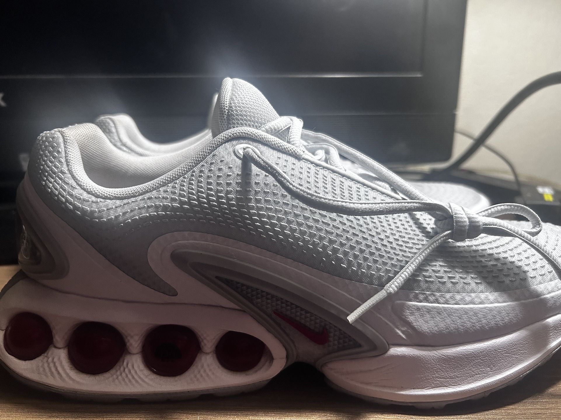 NIKE Air MAX DN (12 Mens)