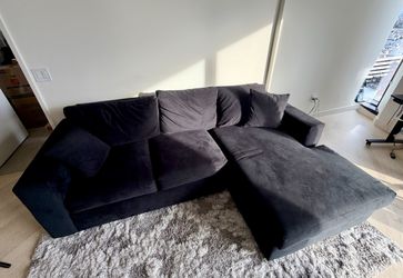Black Sectional Sofa with Chaise