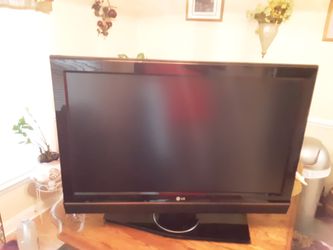 Lg 42inch with remote and stand!