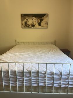 Queen Bed And Marilyn Art
