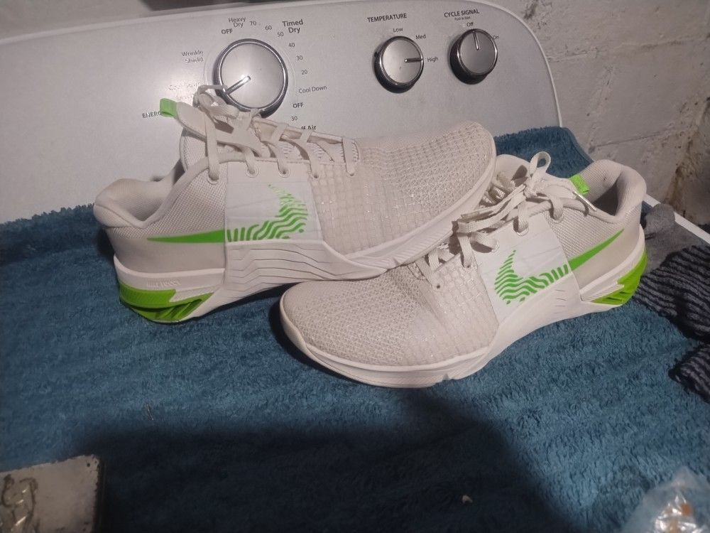 Nike Etcon