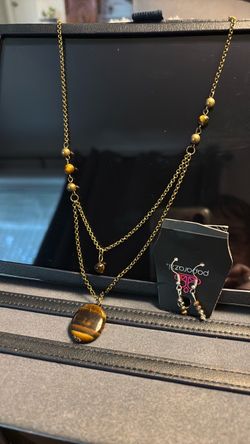 Paparazzi neclace and earrings