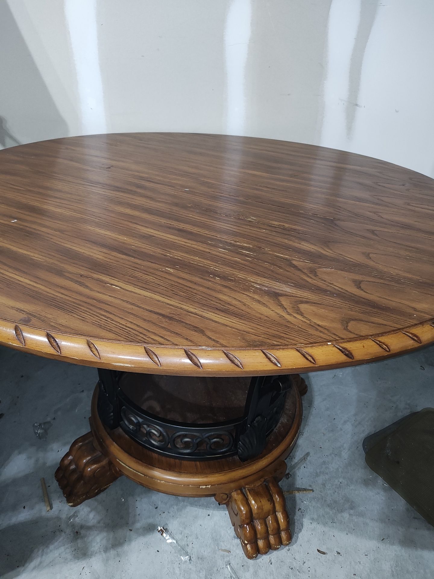 Round Dinette Table