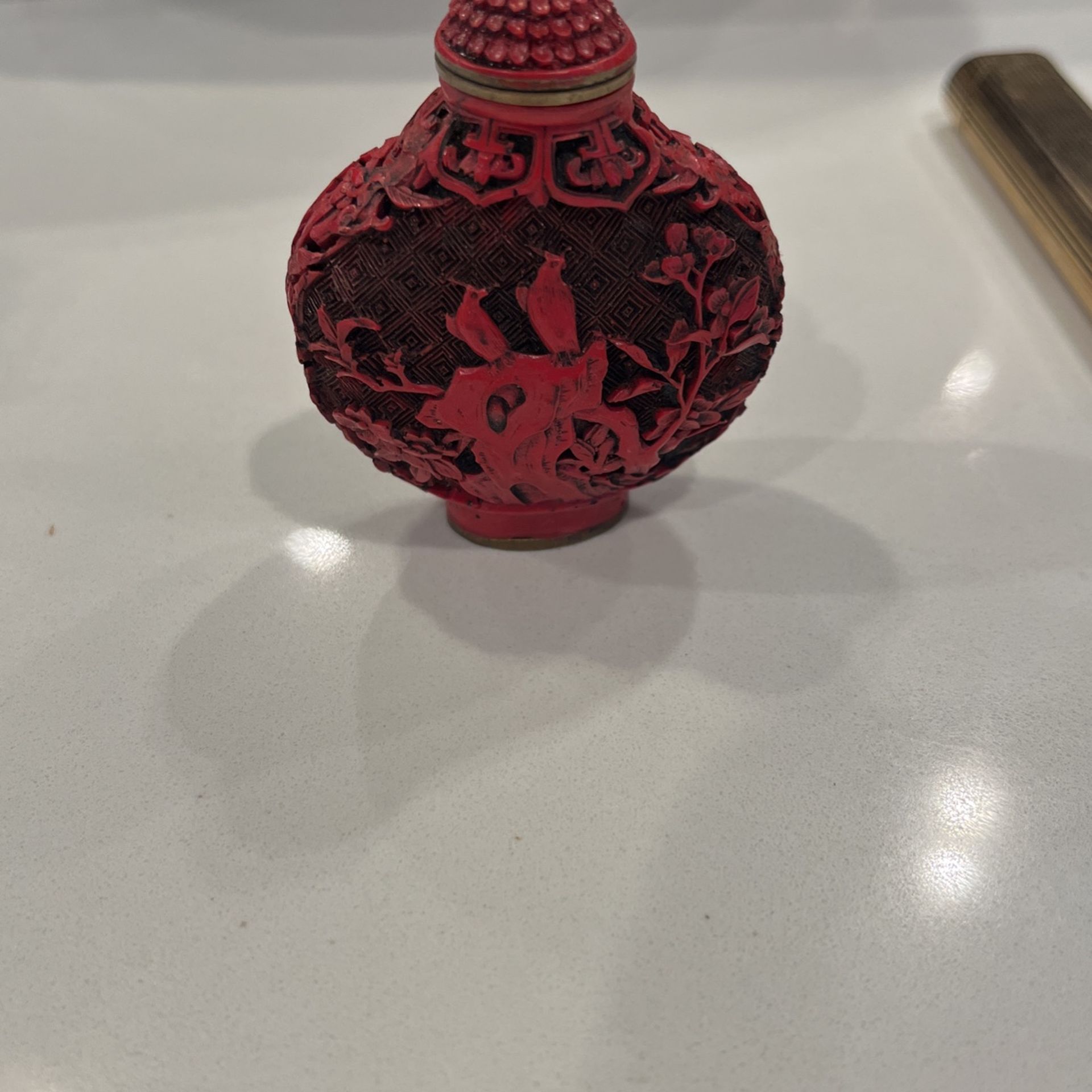 Antique Vintage Chinese Cinnabar Lacquer Style Snuff Bottle Landscape Reign Mark
