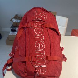 Supreme Bagpack