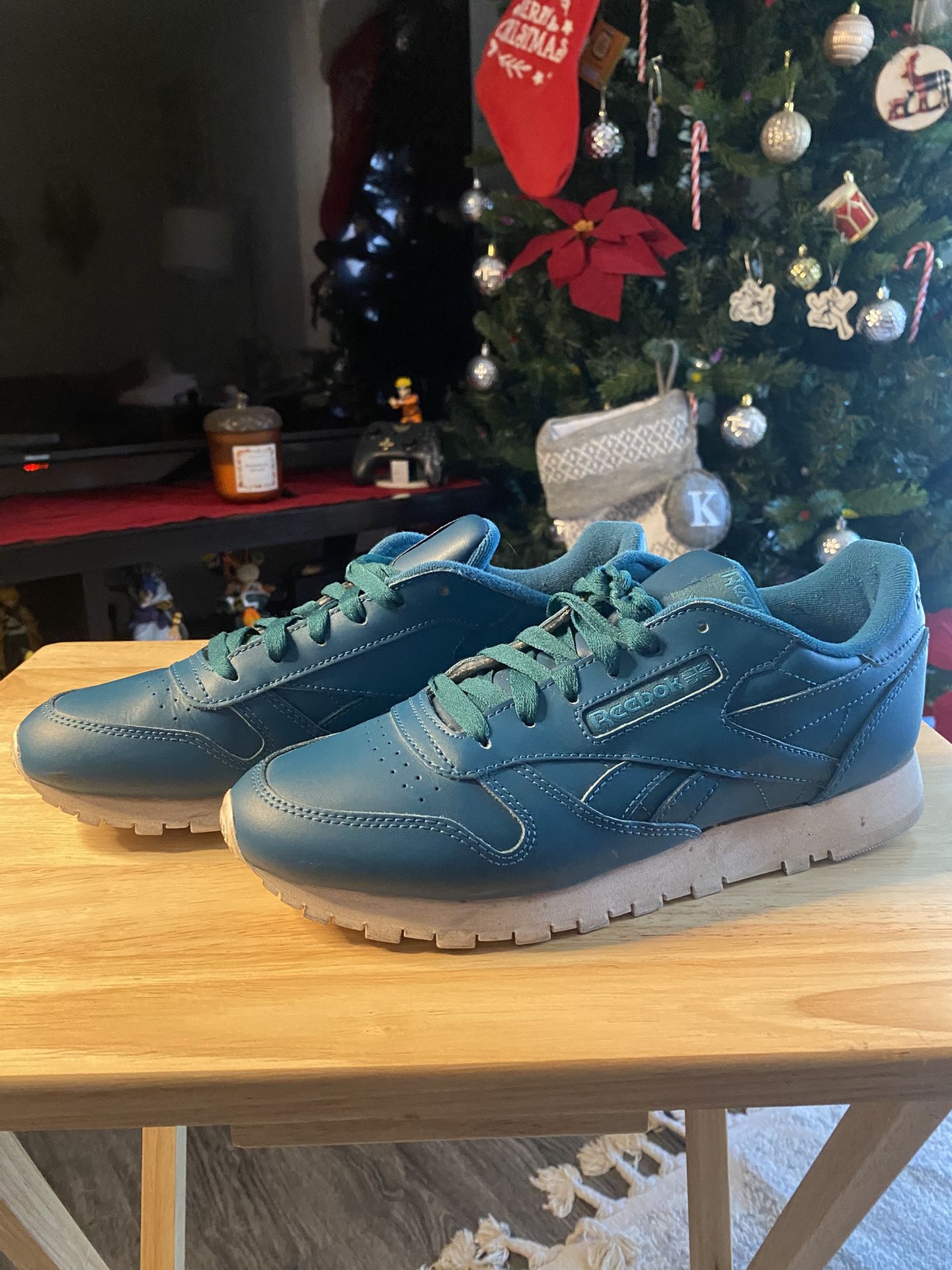 REEBOK CLASSIC LEATHER SEA YOU LATER Size 8.5